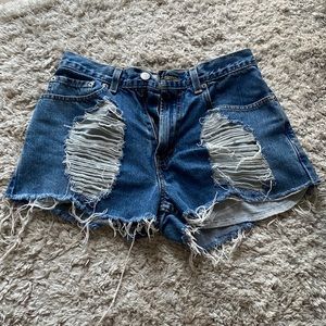 vintage levi’s distressed shorts
